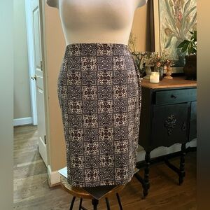 Talbots printed skirt
Size 16
Colors- brown, tan, black and white